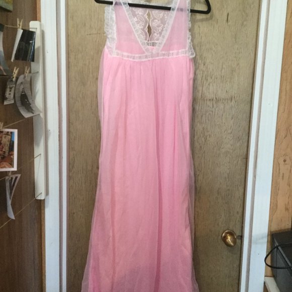 Vintage woman's pink with lace detail night gown size Medium - Picture 3 of 5